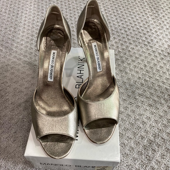 Manolo Blahnik Shoes - Manolo Blahnik Gold Pumps